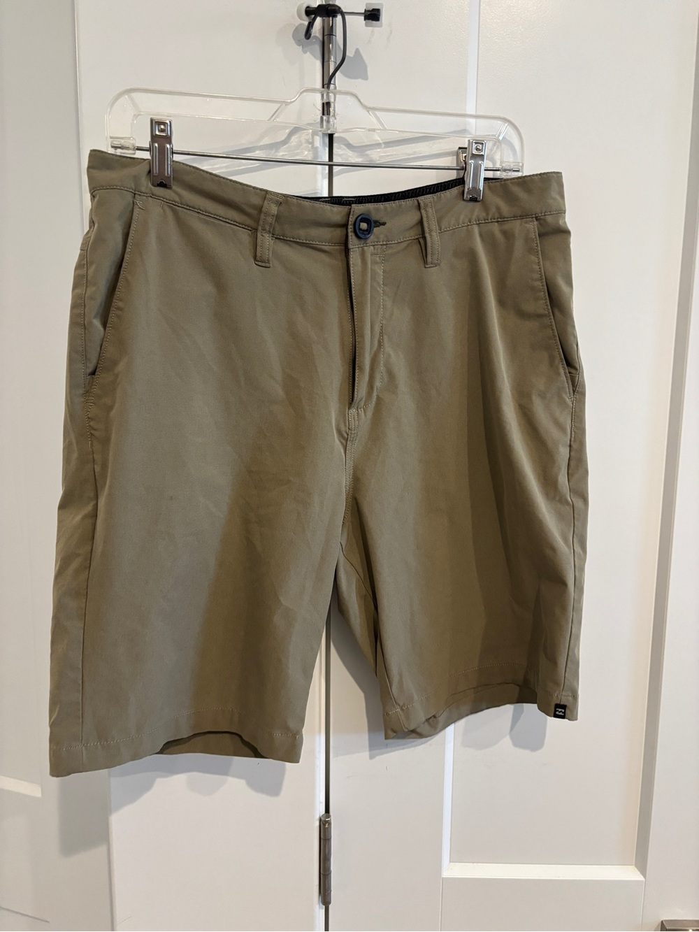 Billabong Men's Surftrek Flat Front Shorts. Size 32